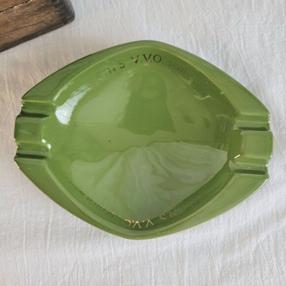 VTG WADE of England Martinis V.V.O. Scotch Green Ceramic Ashtray - Picture 2 of 8